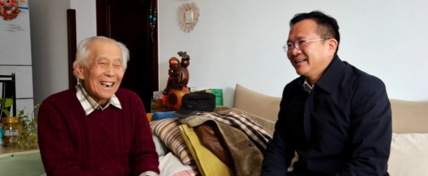 中國樂凱黨委領(lǐng)導(dǎo)看望慰問樂凱老領(lǐng)導(dǎo)、老專家、老干部、老黨員及生活困難職工