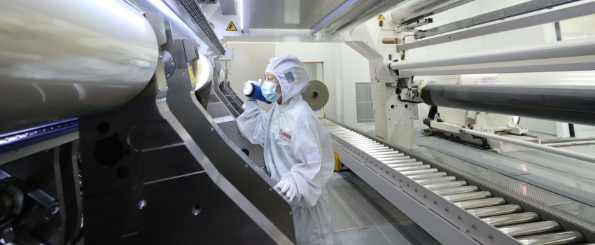 技術(shù)攻堅(jiān)結(jié)碩果！合肥樂凱成功下線超寬幅超薄高端光學(xué)聚酯薄膜