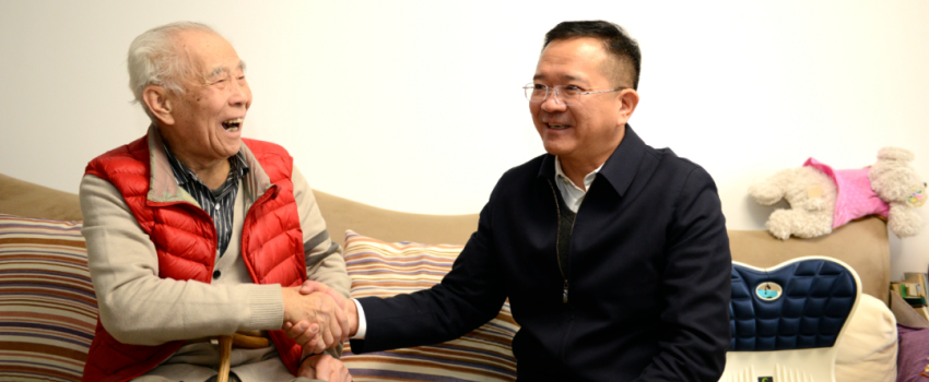 中國(guó)樂凱黨委領(lǐng)導(dǎo)看望慰問樂凱老領(lǐng)導(dǎo)、老專家、老干部和生活困難職工